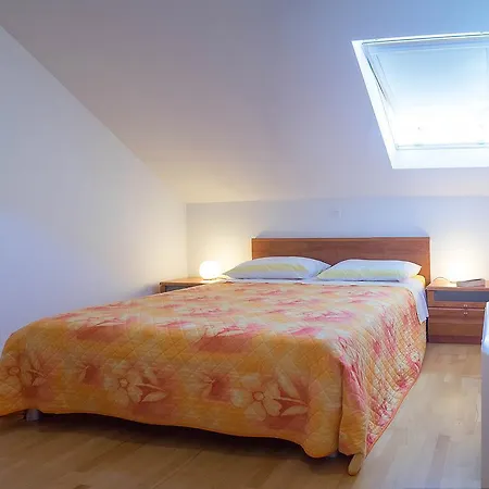 Apartment Pipo Pucisca